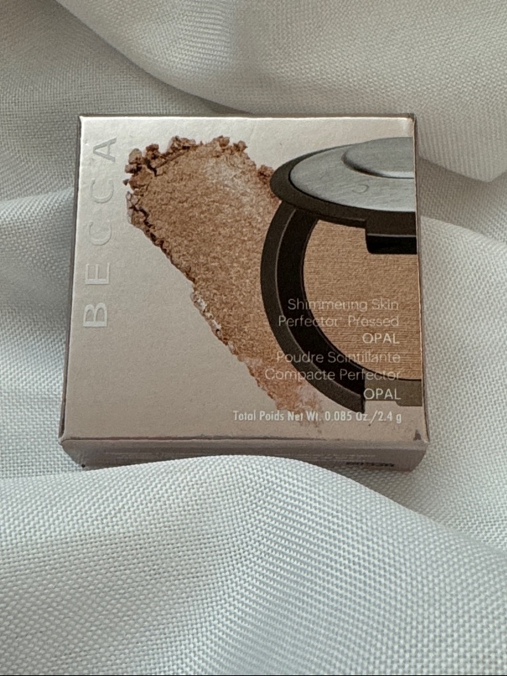 BECCA Shimmering Highlighter Compact - OPAL - Picture 4 of 4